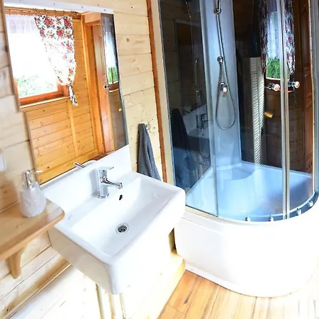 Drewniany Camila 木屋 *