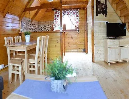 Drewniany Camila 木屋 *